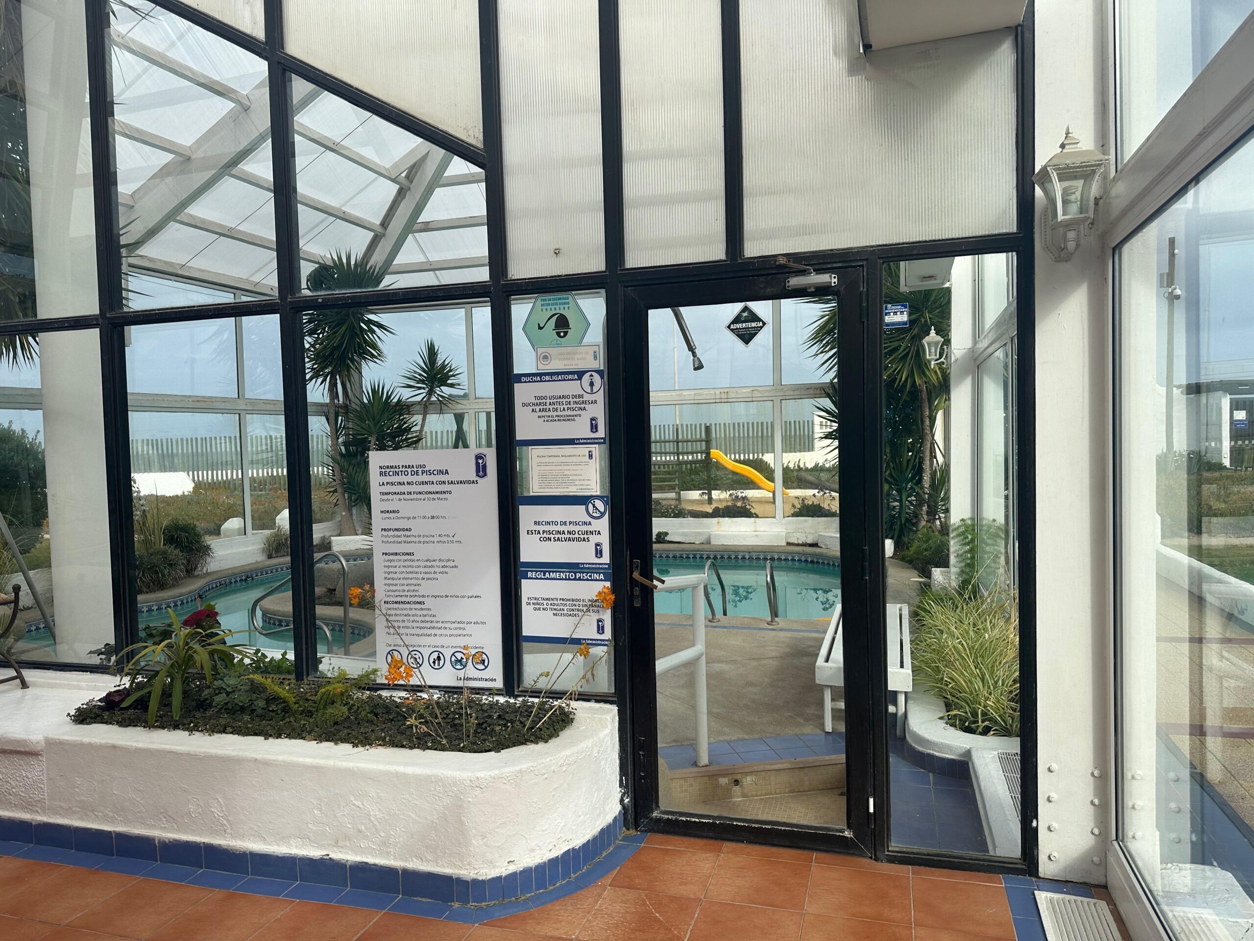entrada piscina temperada